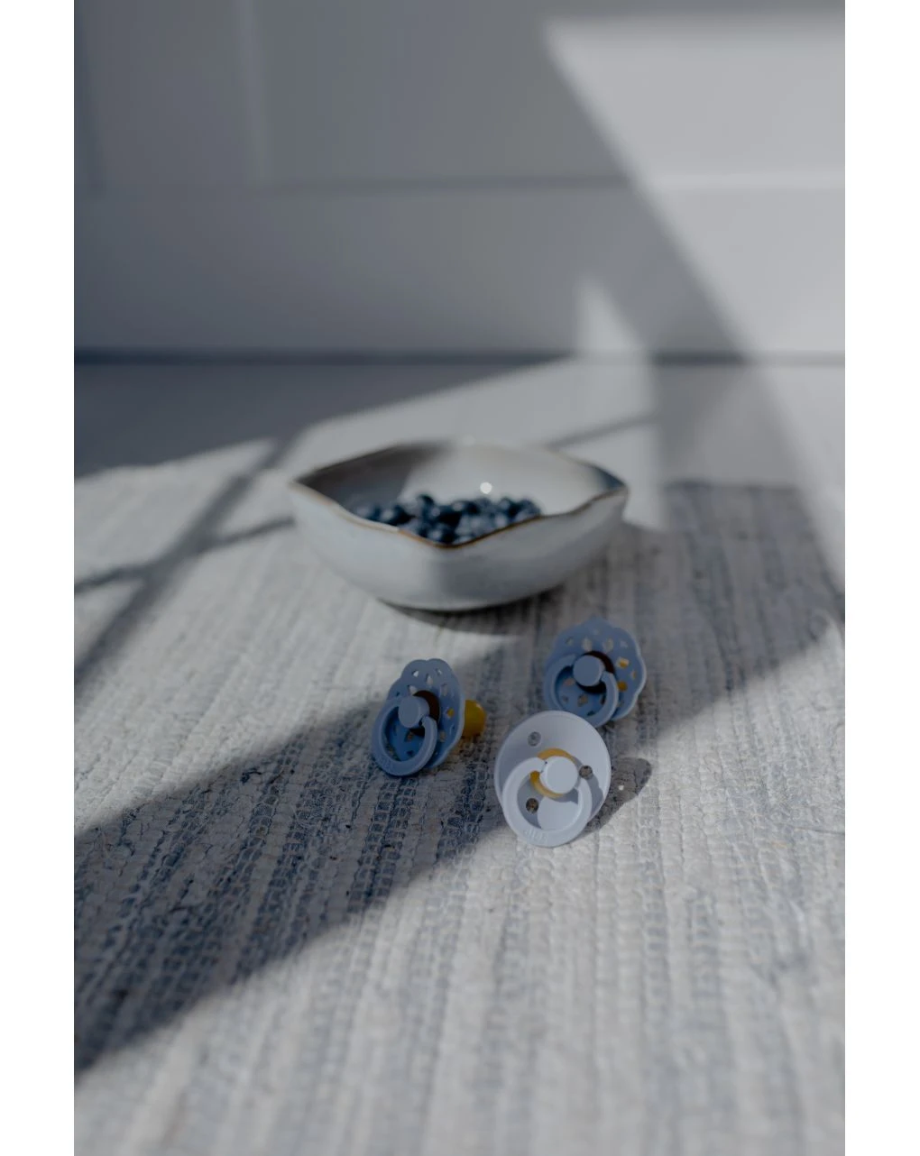 Set 2 Ciucci Tettarella Tonda In Gomma Naturale 0/6 Mesi - Colore Khaki E Dusty Blue - Bibs 7 Set 2 Ciucci Tettarella Tonda In Gomma Naturale 0/6 Mesi - Colore Khaki E Dusty Blue - Bibs - immagine 7